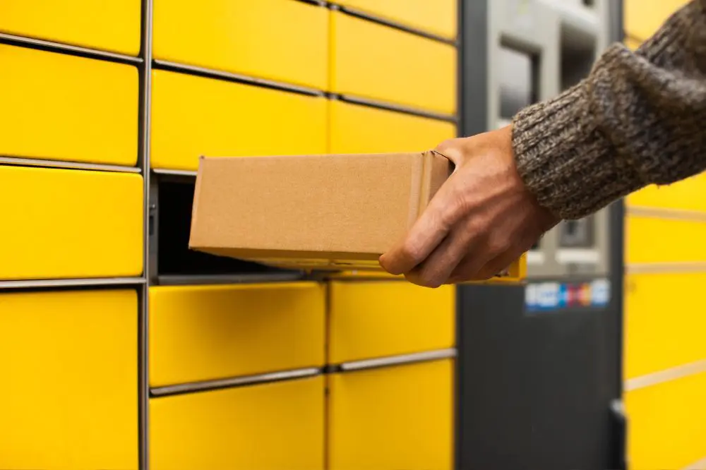 Self-service Parcel Locker Networking Solution